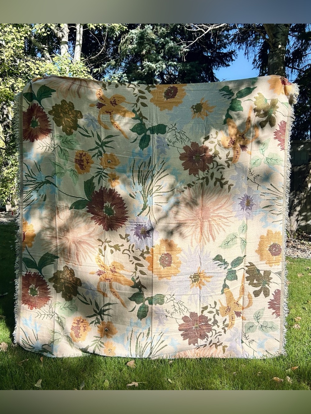 NWOT Oversized Botanical Floral Woven Jacquard Throw Blanket 70x70
